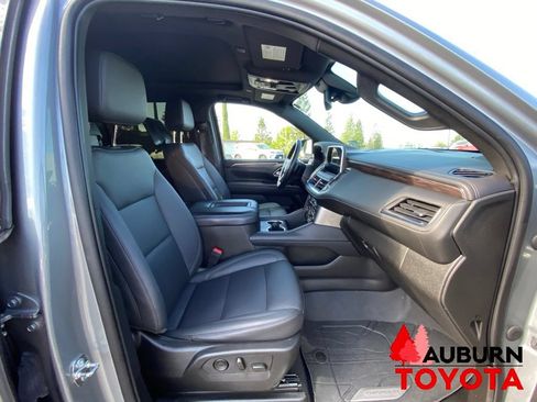 Used 2023 Chevrolet Suburban Z71 w/ Luxury Package AWD/4WD image 17