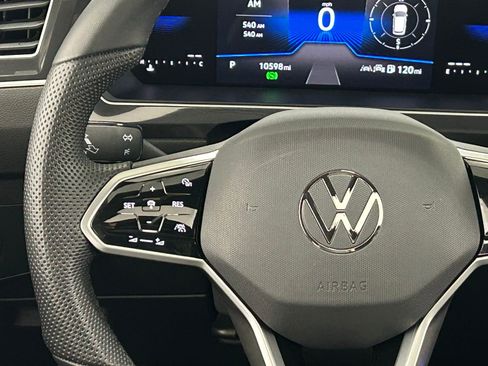 Used 2024 Volkswagen Tiguan SE R-Line w/ MDO Package, Two-Row image 11