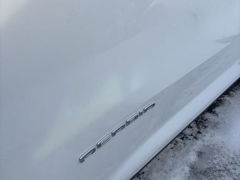 Used 2025 GMC Acadia Elevation image 4