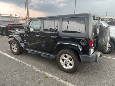Used 2013 Jeep Wrangler Unlimited Sahara w/ Dual Top Group AWD/4WD image 2
