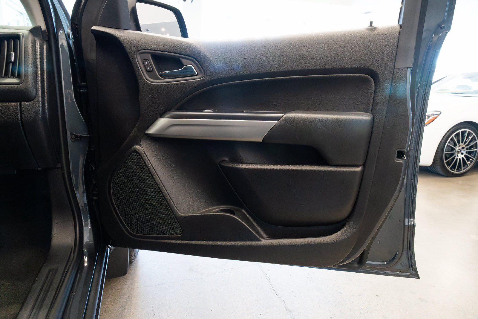 Used 2016 Chevrolet Colorado LT w/ LT Convenience Package RWD image 19