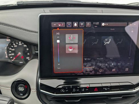 Used 2025 Jeep Compass Limited image 21