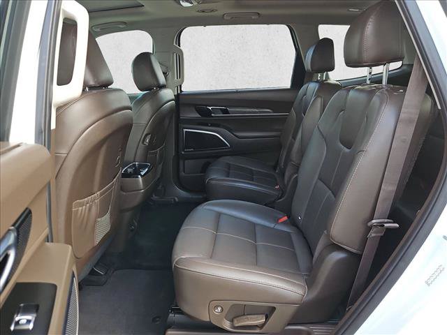 Used 2020 Kia Telluride SX w/ Towing Package FWD image 17