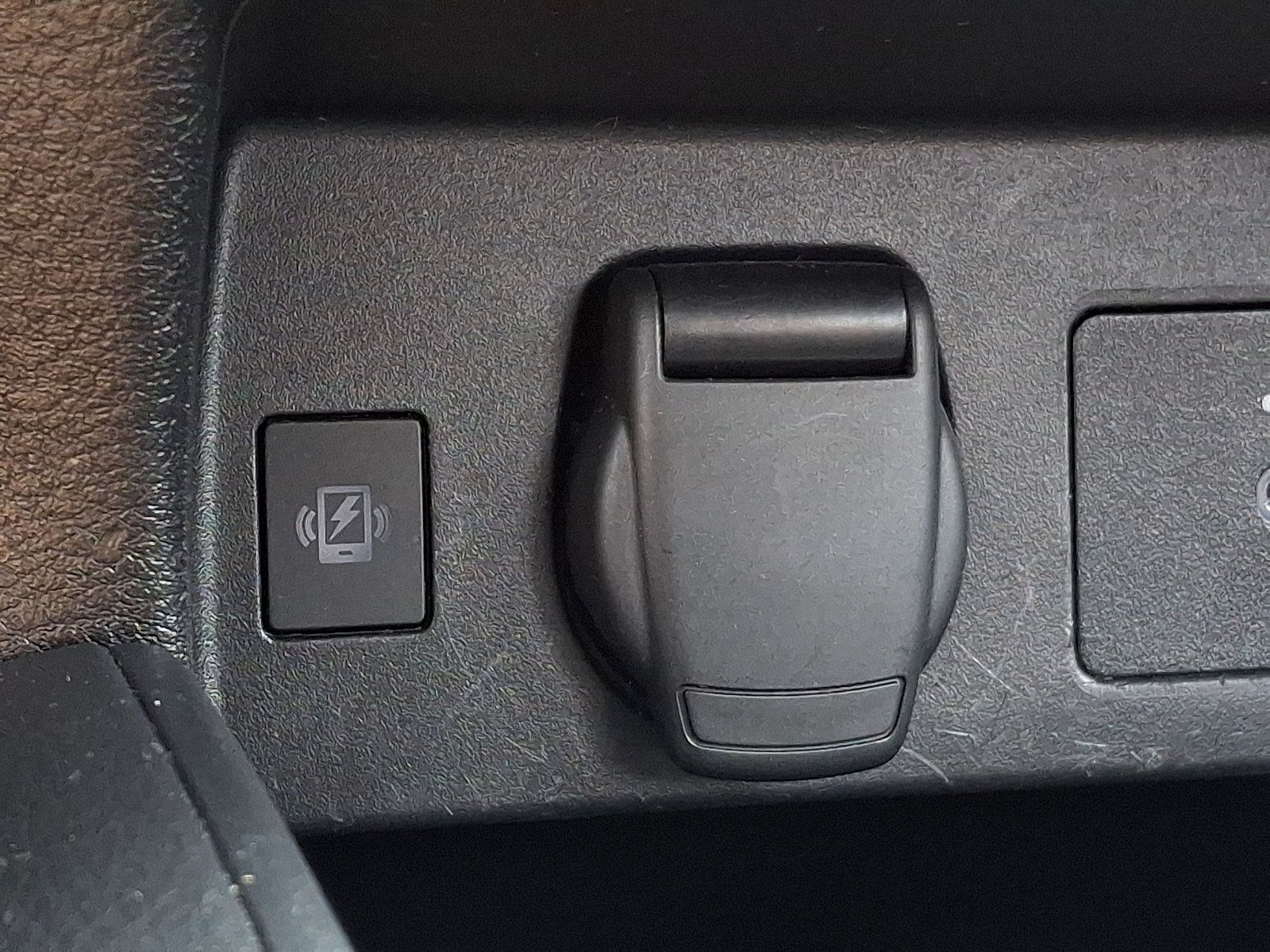 Certified 2024 Nissan Versa SR FWD image 25