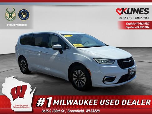 Used 2023 Chrysler Pacifica Touring-L FWD image 1
