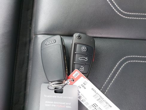 Certified 2025 Audi Q3 2.0T Premium w/ Convenience Package AWD/4WD image 14