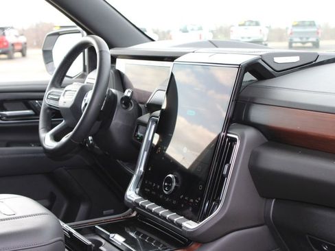 Used 2025 GMC Yukon Denali image 34