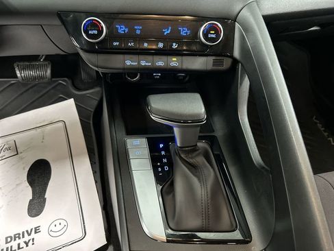 Used 2023 Hyundai Elantra SEL image 17