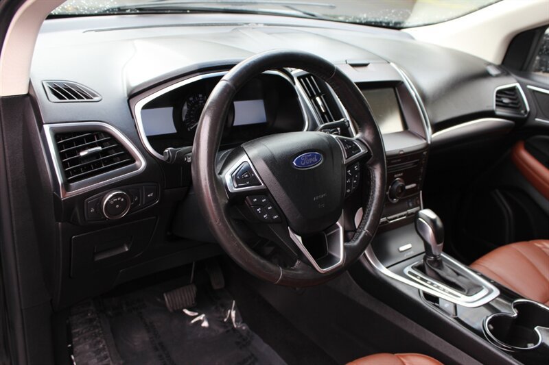 Used 2015 Ford Edge Titanium w/ Equipment Group 302A AWD/4WD image 9