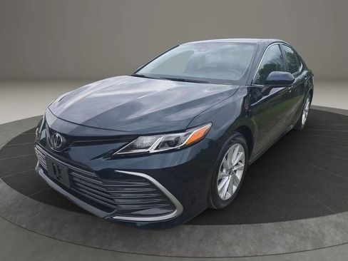 Used 2021 Toyota Camry LE FWD image 2