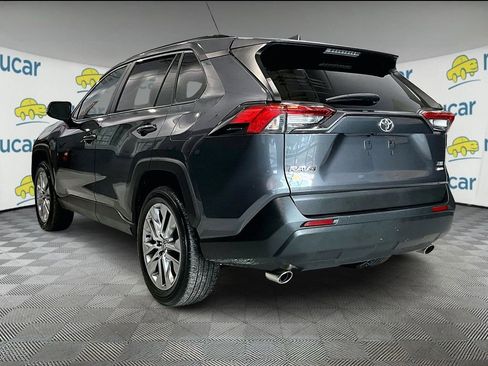 Used 2022 Toyota RAV4 XLE Premium image 5