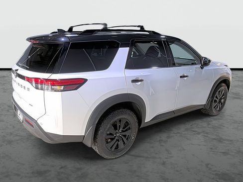 Used 2025 Nissan Pathfinder SV w/ Cargo Package image 4