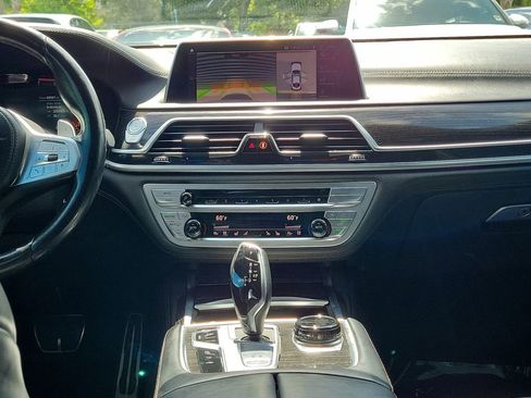 Used 2022 BMW 750i xDrive AWD/4WD image 22