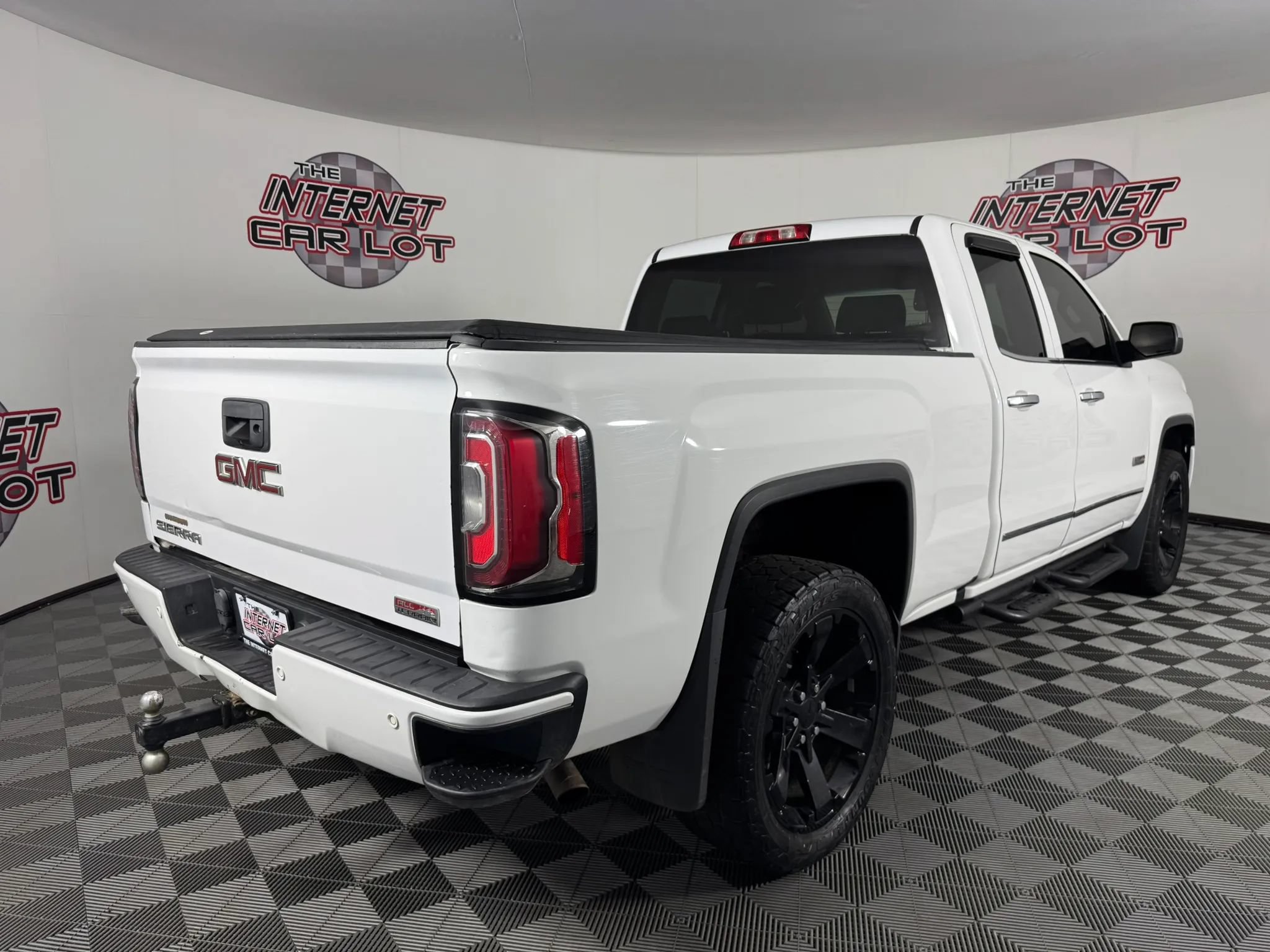 Used 2016 GMC Sierra 1500 SLT w/ All-Terrain Package AWD/4WD image 4