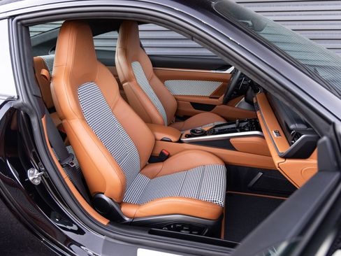 Certified 2025 Porsche 911 Turbo S image 31