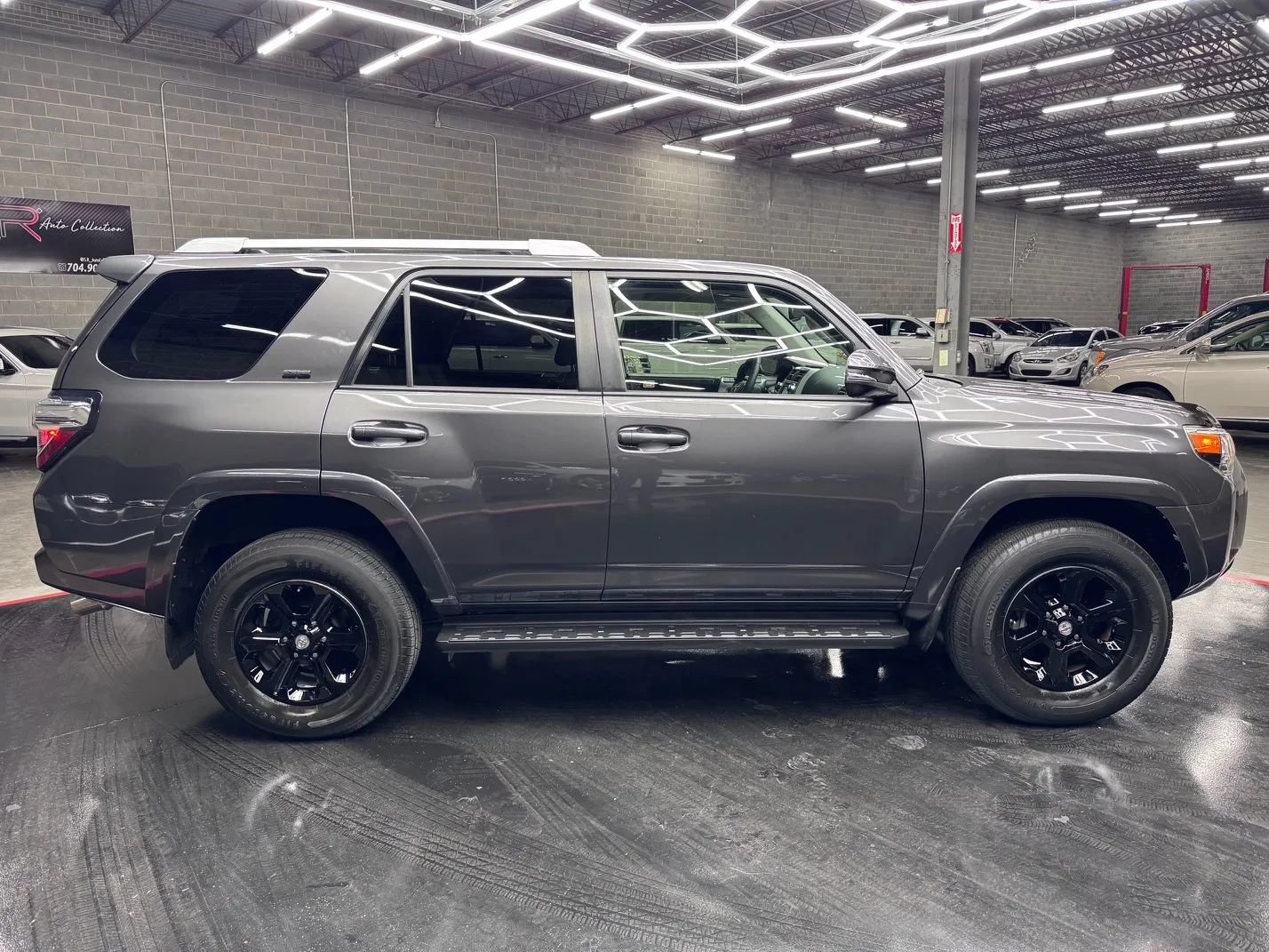 Used 2016 Toyota 4Runner SR5 Premium AWD/4WD image 2