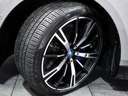 Used 2025 BMW i5 M60 w/ Executive Package image 7