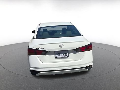 Used 2025 Nissan Altima 2.5 SV FWD image 16