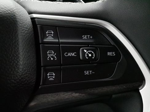 Used 2023 Jeep Grand Cherokee L Limited w/ Luxury Tech Group II AWD/4WD image 25