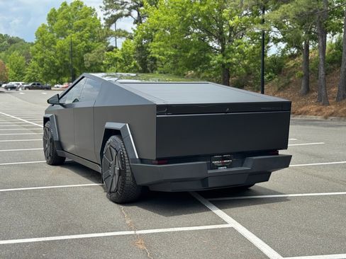 Used 2024 Tesla Cybertruck AWD Crew Cab image 8