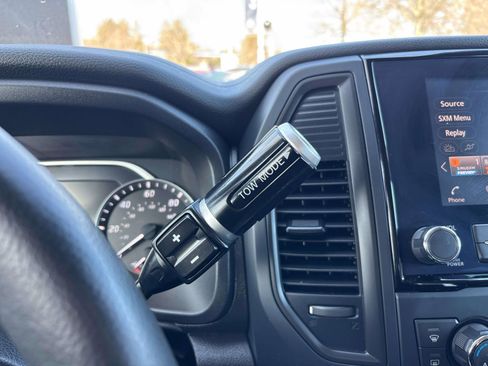 Used 2024 Nissan Titan SV w/ SV Convenience Package image 19