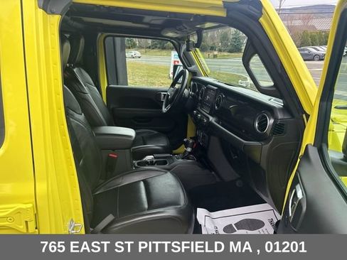 Used 2022 Jeep Wrangler Unlimited Sahara AWD/4WD image 23