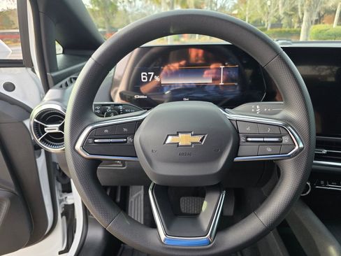 New 2026 Chevrolet Equinox EV LT image 17