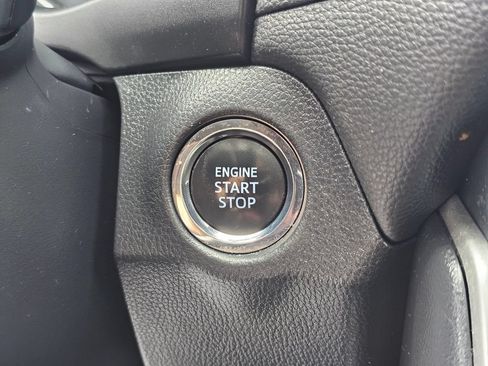 Used 2019 Toyota RAV4 XLE w/ Carpet Mat Package AWD/4WD image 30
