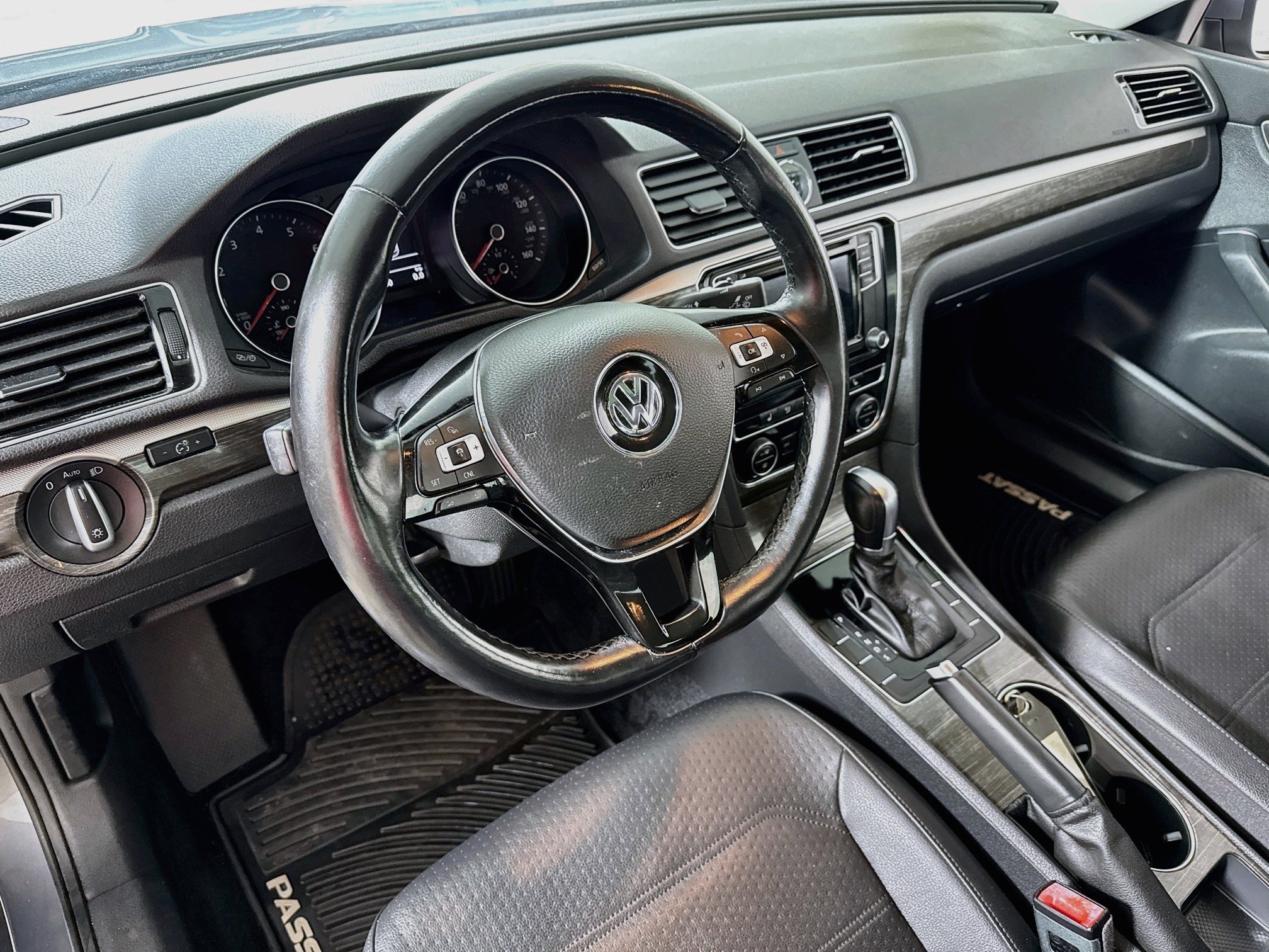 Used 2016 Volkswagen Passat 1.8T SE FWD image 12