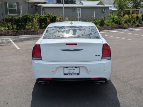 Used 2023 Chrysler 300 Touring L w/ Safetytec Plus Group RWD image 7