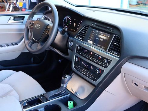 Used 2017 Hyundai Sonata SE FWD image 22