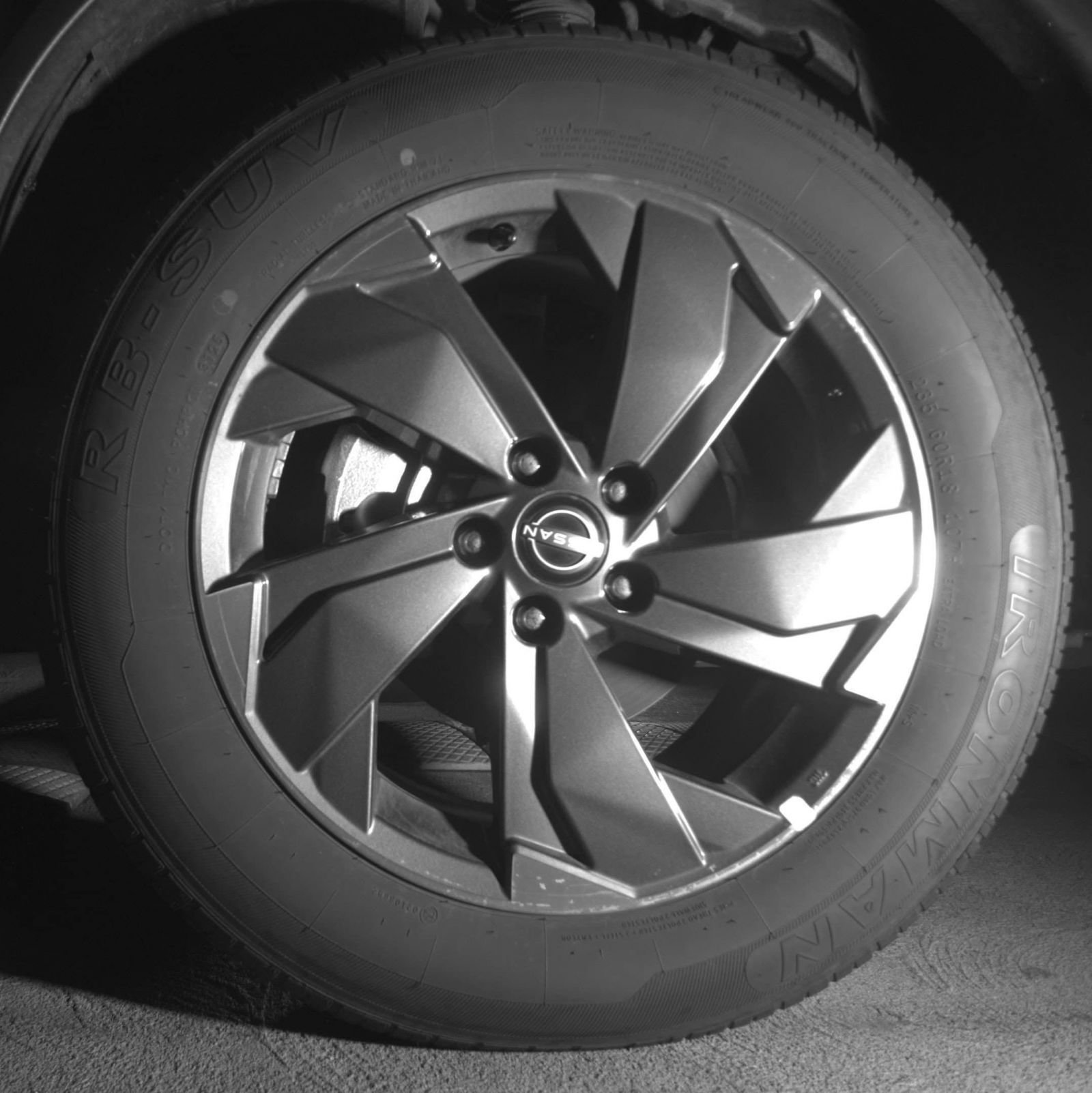 Used 2025 Nissan Rogue SV FWD image 13