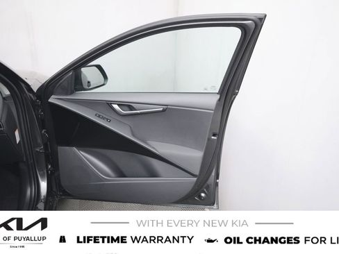 New 2026 Kia Niro LX FWD image 15