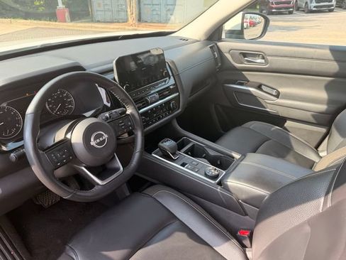 Used 2023 Nissan Pathfinder SL AWD/4WD image 8