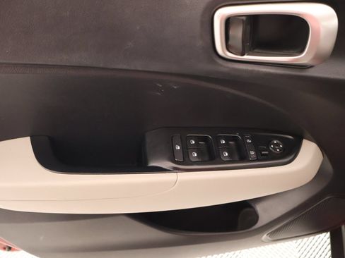 Used 2025 Hyundai Venue SEL FWD image 15
