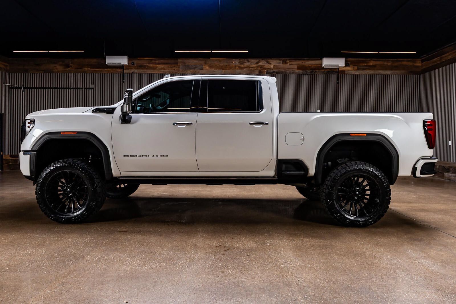 Used 2024 GMC Sierra 2500 Denali Ultimate AWD/4WD image 6