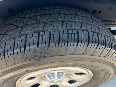 Used 2021 Nissan Frontier S RWD image 6