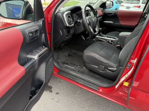 Used 2018 Toyota Tacoma SR5 AWD/4WD image 16