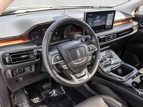 Used 2022 Lincoln Nautilus Reserve w/ Luxury Package AWD/4WD image 10