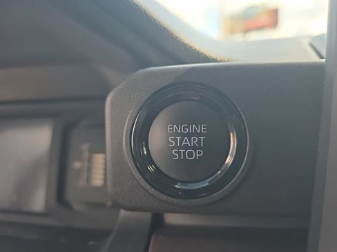Certified 2025 Toyota Tacoma SR5 AWD/4WD image 25
