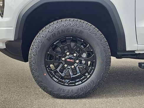 New 2026 GMC Canyon Elevation w/ Convenience Package image 18