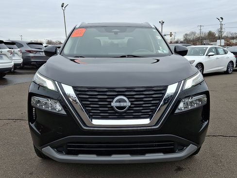 Used 2023 Nissan Rogue SV w/ SV Premium B Package image 2