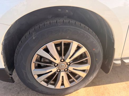 Used 2020 Nissan Pathfinder SV w/ Cargo Package AWD/4WD image 11
