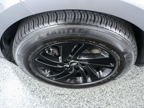 Used 2023 Land Rover Range Rover Evoque S image 11