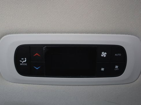 Used 2023 Chrysler Pacifica Touring-L AWD/4WD image 39