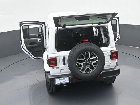Used 2025 Jeep Wrangler Sahara AWD/4WD image 65