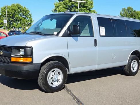 Used 2017 Chevrolet Express 2500 LS RWD image 4