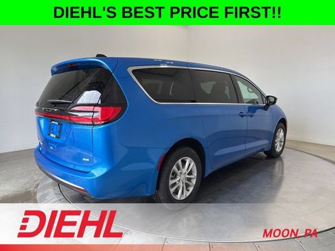 New 2027 Chrysler Pacifica Select AWD/4WD image 7