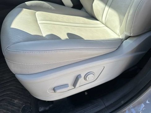 Used 2025 Kia Sorento S w/ Panoramic Sunroof Package FWD image 5