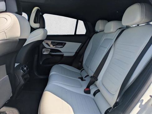 Used 2024 Mercedes-Benz GLC 300 4MATIC image 19